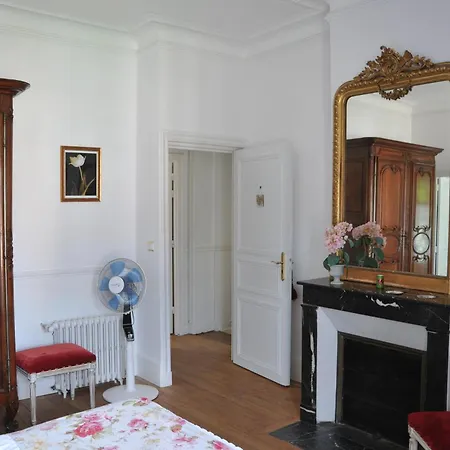 Aile Ouest Et Est Du Chateau De La Chaussee Lägenhetshotell 3*