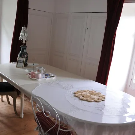 Lägenhetshotell Aile Ouest Et Est Du Chateau De La Chaussee Brain-sur-Allonnes